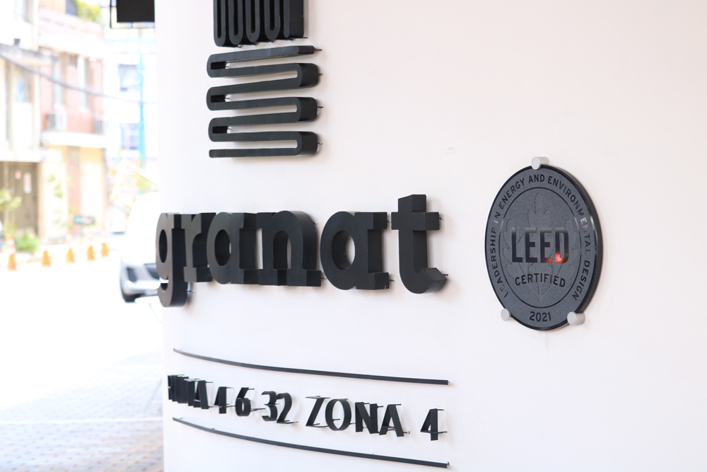 SUR Desarrollos y su edificio Granat recibe placa oficial que lo certifica como proyecto LEED