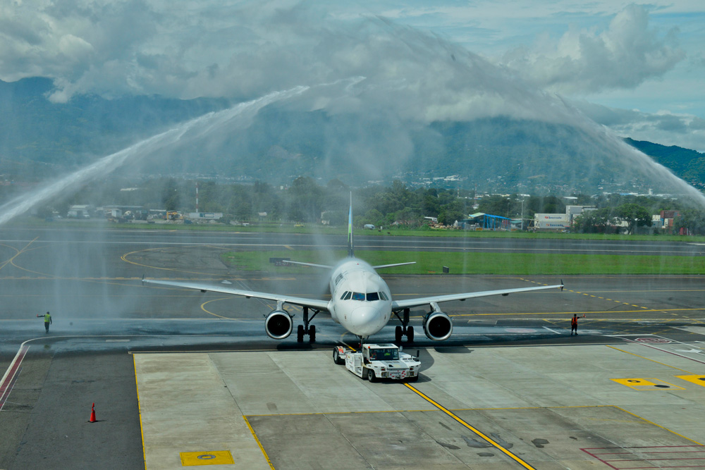 Volaris Costa Rica expande presencia en Suramérica: aterriza en Colombia