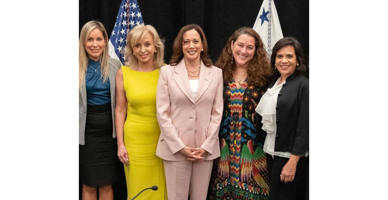 Emprendedora graduada de INCAE cautivó a Kamala Harris, la vicepresidenta de los Estados Unidos