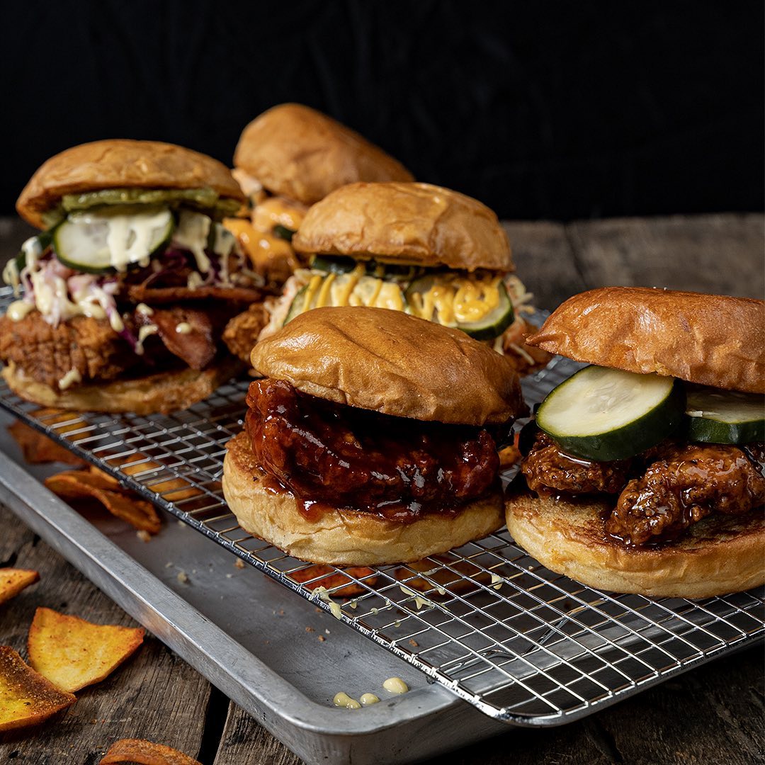 BAO diversifica su oferta con nueva marca de sándwich de pollo: Sandos