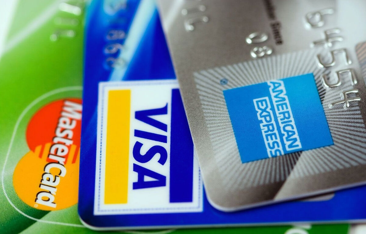 Transacciones con tarjetas de créditos y débito refleja una tendencia mixta
