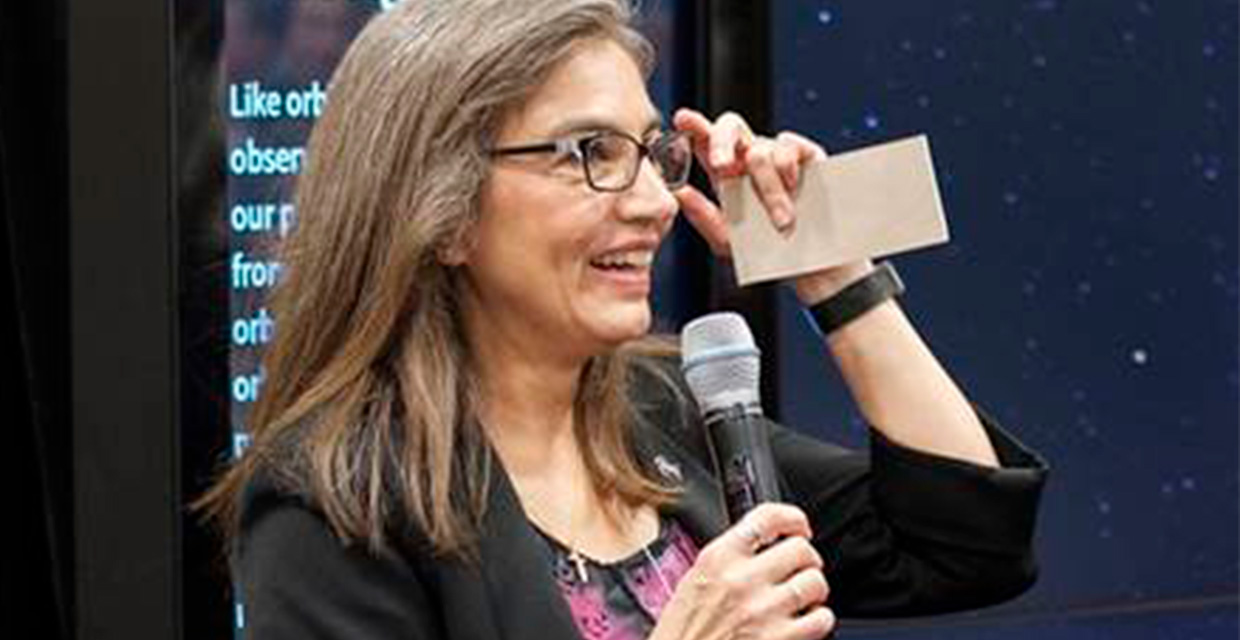 Beca Ing. Sandra Cauffman reta a colegialas interesadas en estudiar ingeniería a pensar cómo salvar a una familia en el “Reto Zurquí”