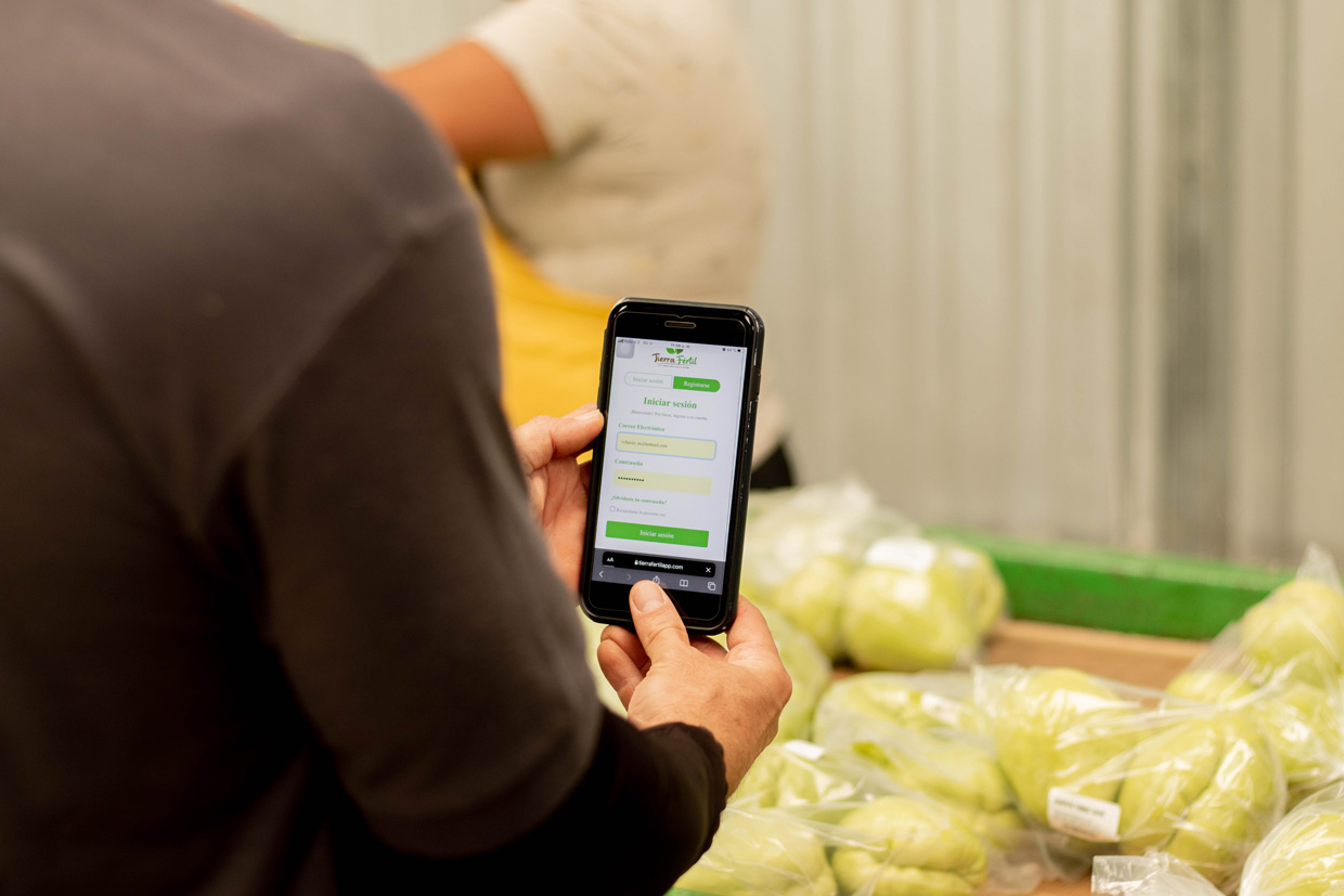 Nueva app “Tierra Fértil” impulsa el desarrollo de 246 productores agrícolas costarricenses