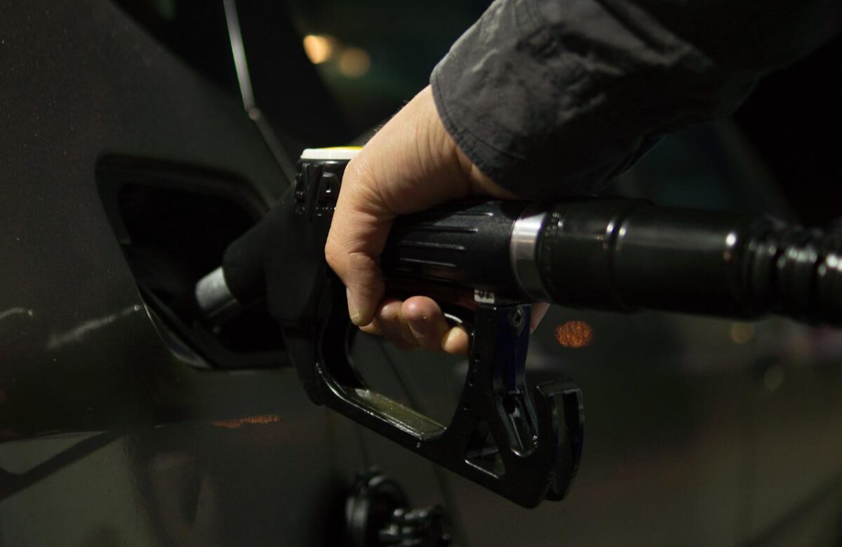 Caída de precios de gasolina dinamizan el consumo en Estados Unidos