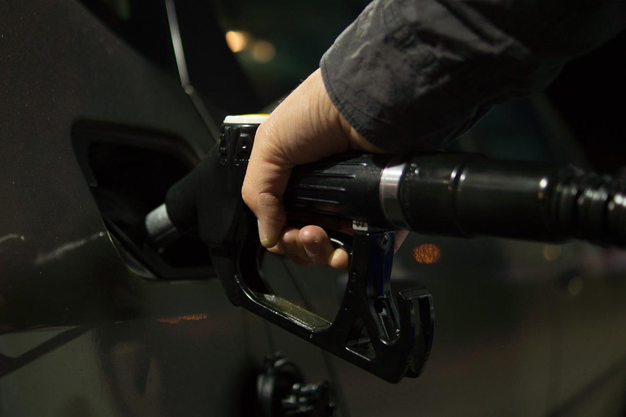 Caída de precios de gasolina dinamizan el consumo en Estados Unidos