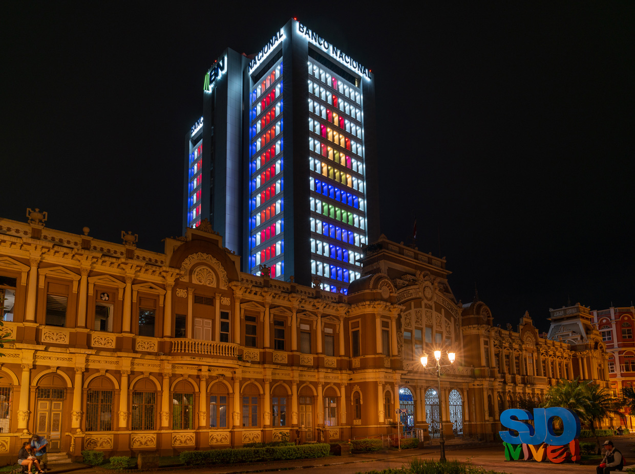 Banco Nacional honra los 201 años de independencia de  Costa Rica y se viste de blanco, azul y rojo