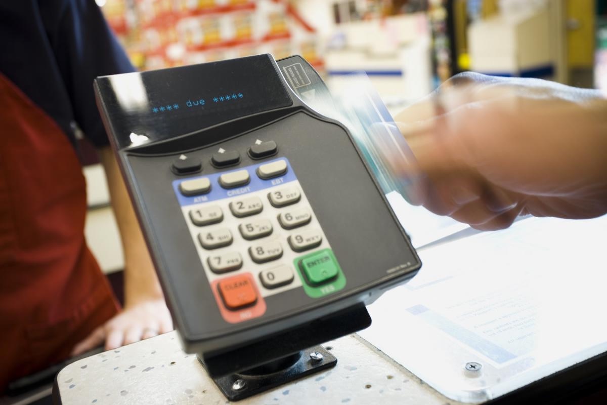 Consumidores son más precavidos ante el entorno económico pero siguen optimistas