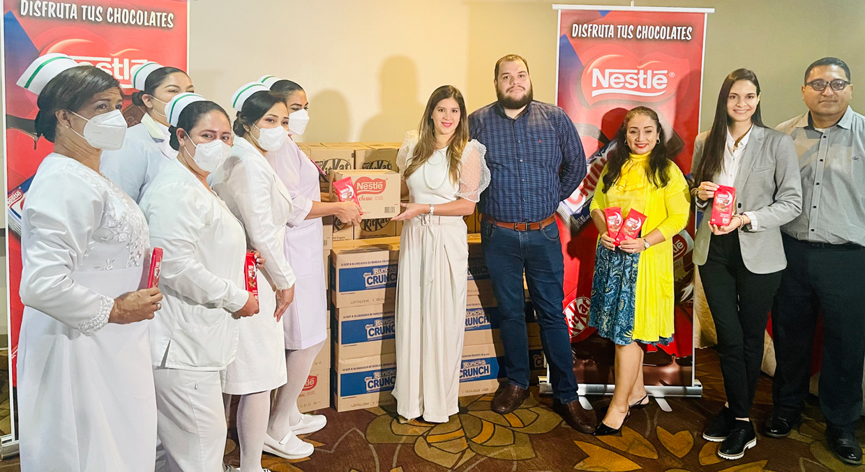 Enfermeras del MINSA recibe una donación de más de 12.000 unidades de chocolates