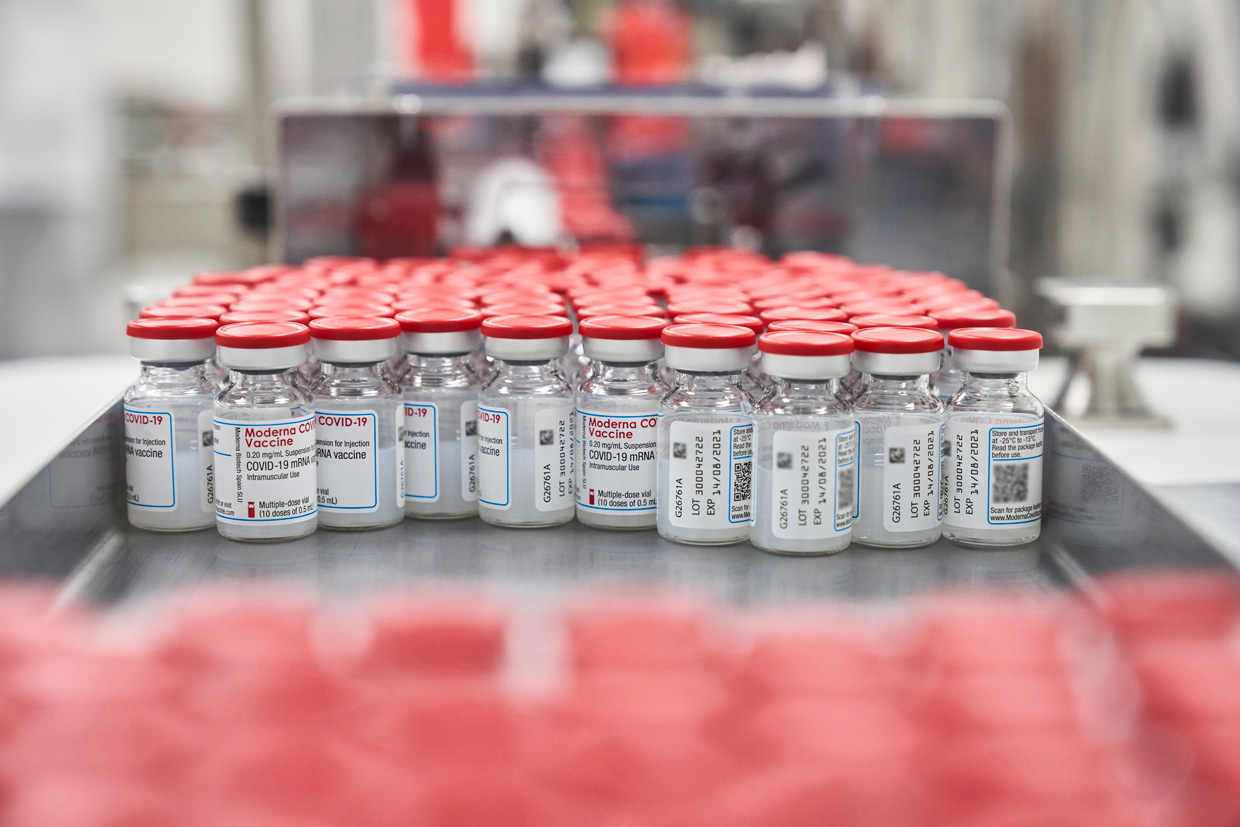 Agencia Europea de Medicamentos acepta comercialización condicional de Moderna para vacuna ómicron