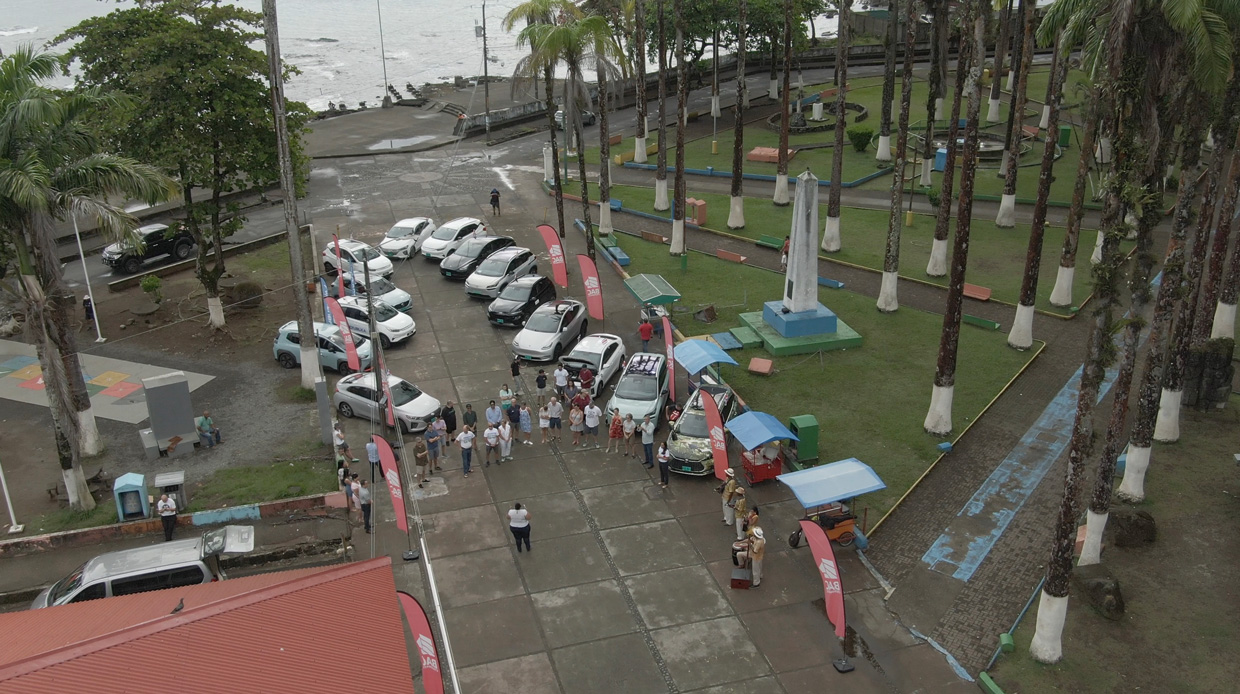 Caravana de vehículos eléctricos cruzó Costa Rica del Atlántico al Pacífico