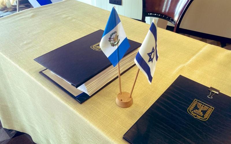 Guatemala e Israel firman tratado de libre comercio