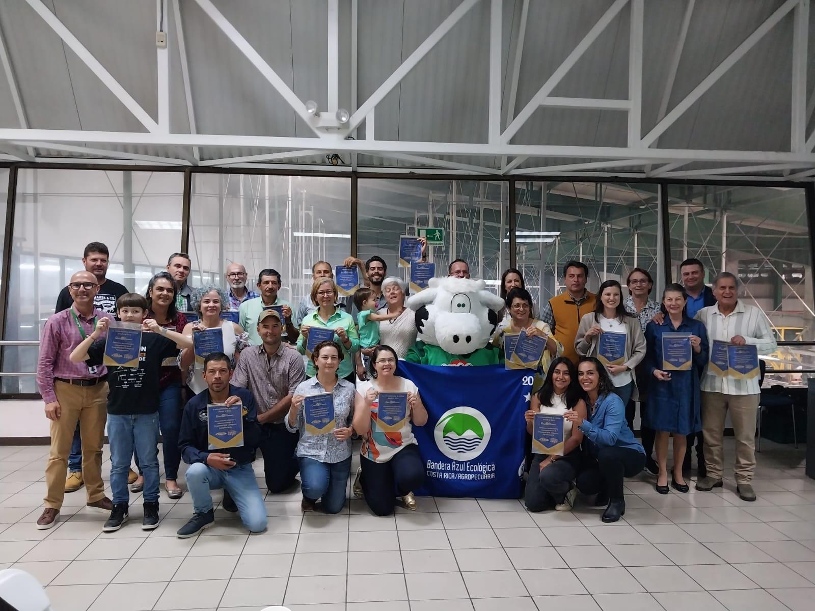 9 instalaciones de la Cooperativa Dos Pinos obtienen Bandera Azul Ecológica en Costa Rica