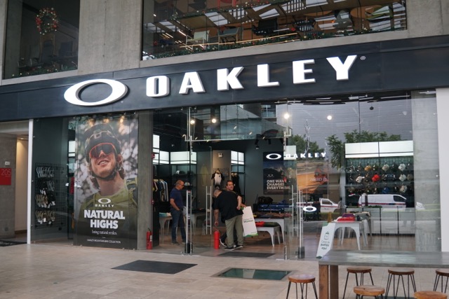 Oakley llega a Costa Rica con la apertura de la primera tienda en Avenida Escazú