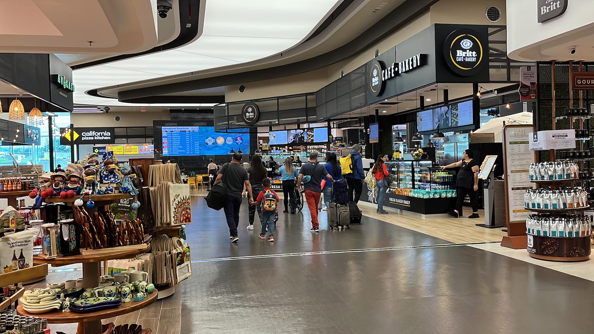 Abren nuevo edificio comercial en el Aeropuerto Internacional Juan Santamaría