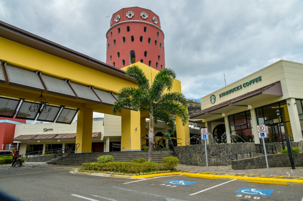 Más de 29 tiendas se suman a la oferta comercial que ofrece Paseo de las Flores para concluir este 2022