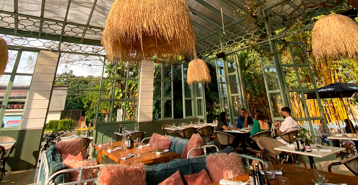 Caffé Negroni: el nuevo espacio en Escazú que ofrece coctelería de autor y gastronomía mediterránea