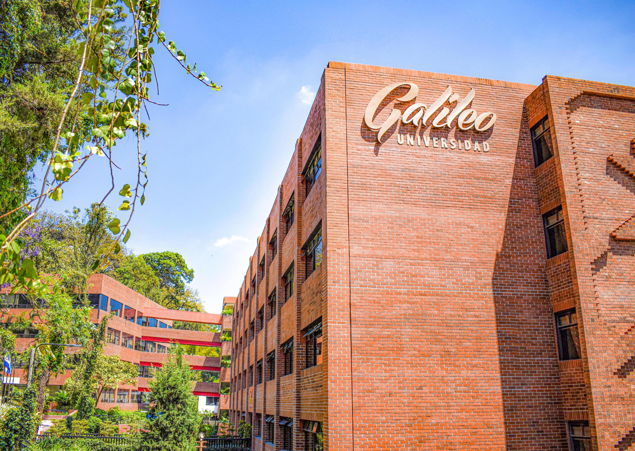 Universidad Galileo, Pionera con enfoque tecnológico