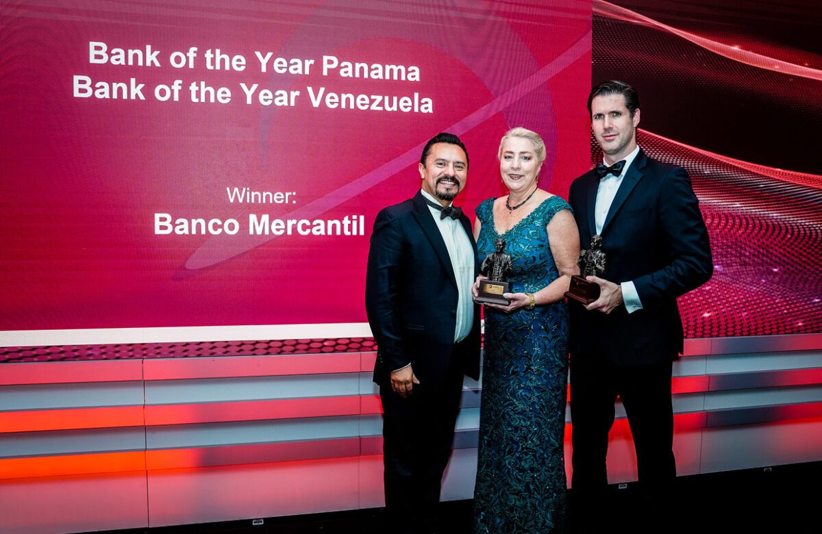 Mercantil Panamá recibe premio “Banco del Año 2022”