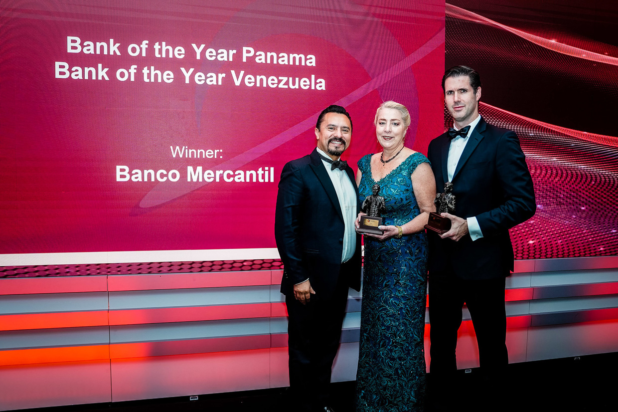Mercantil Panamá recibe premio “Banco del Año 2022”