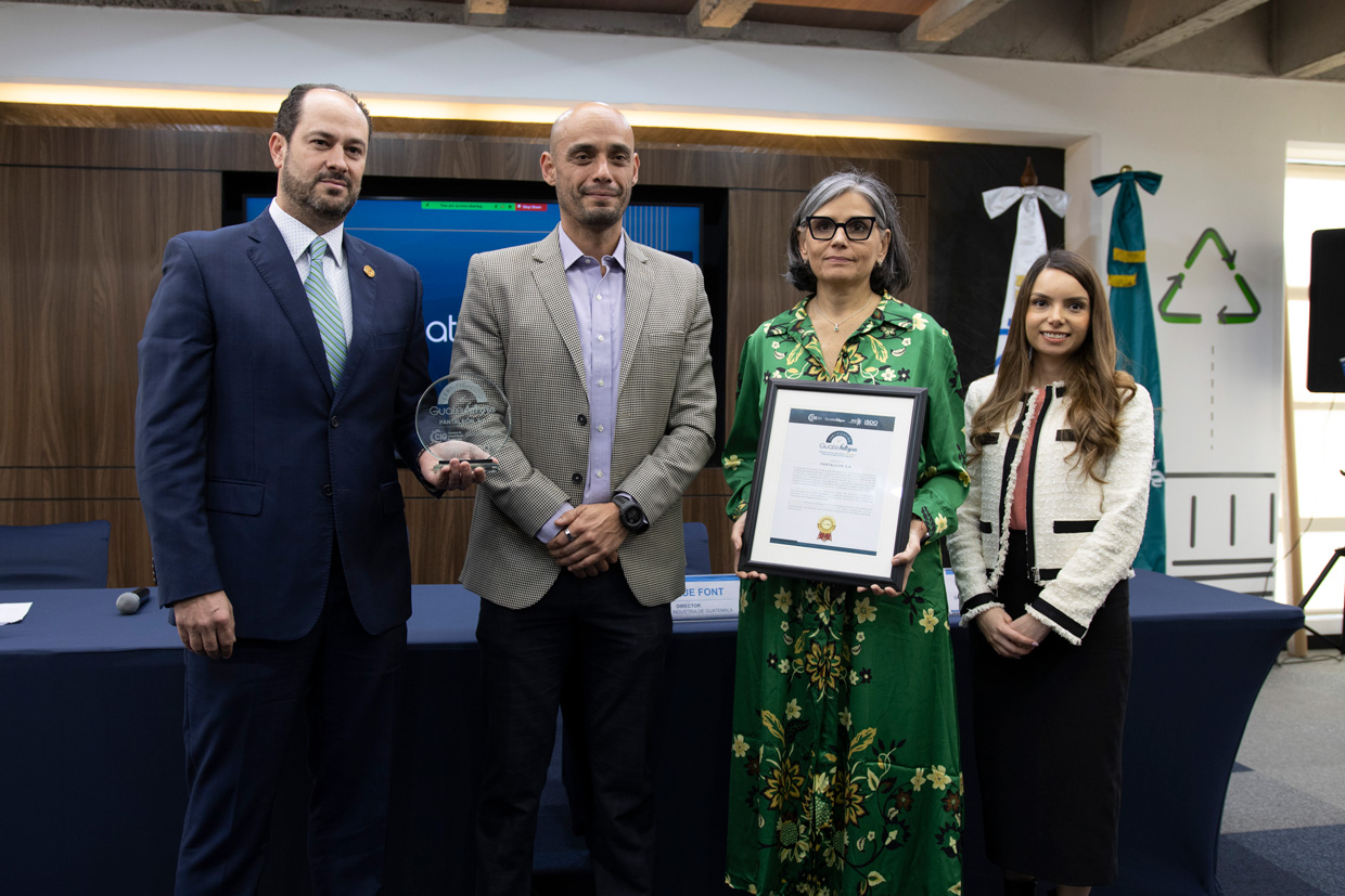 GuateÍntegra entrega la primera certificación anticorrupción