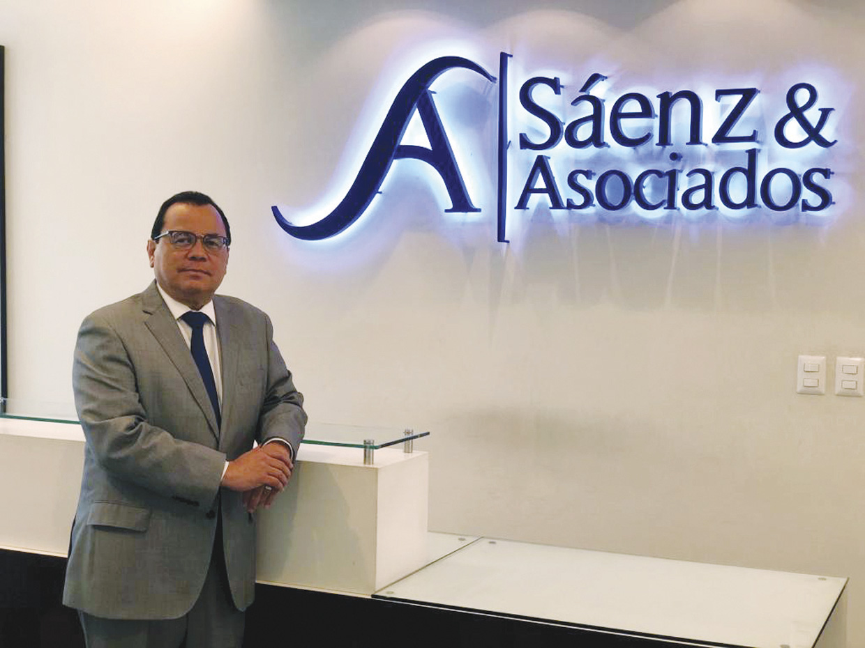 Sáenz y Asociados, Más de 40 años de servicio, experiencia y profesionalismo