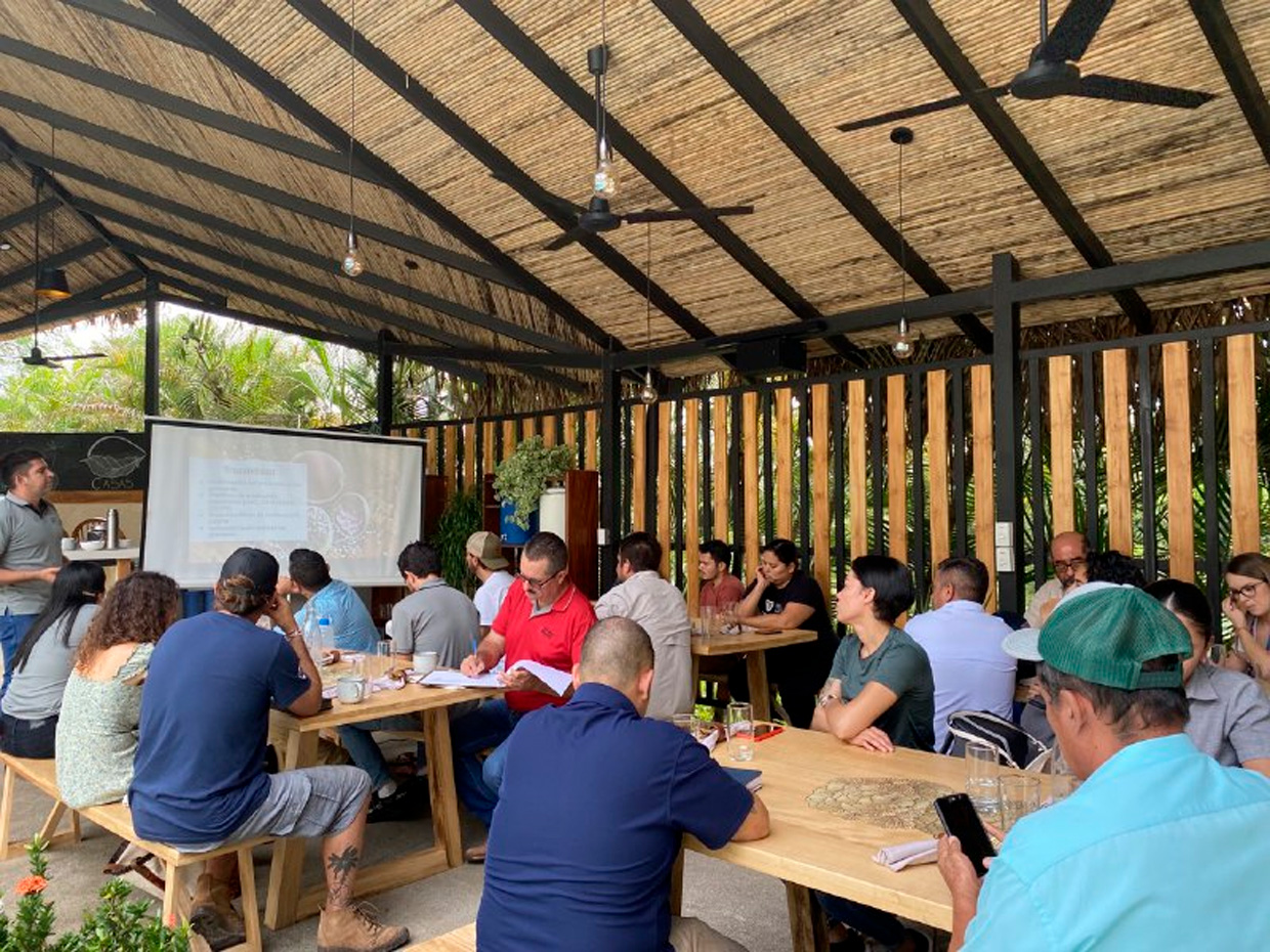 50 familias agropecuarias y 40 empresas del sector de turístico participan en reuniones para facilitar encadenamientos productivos