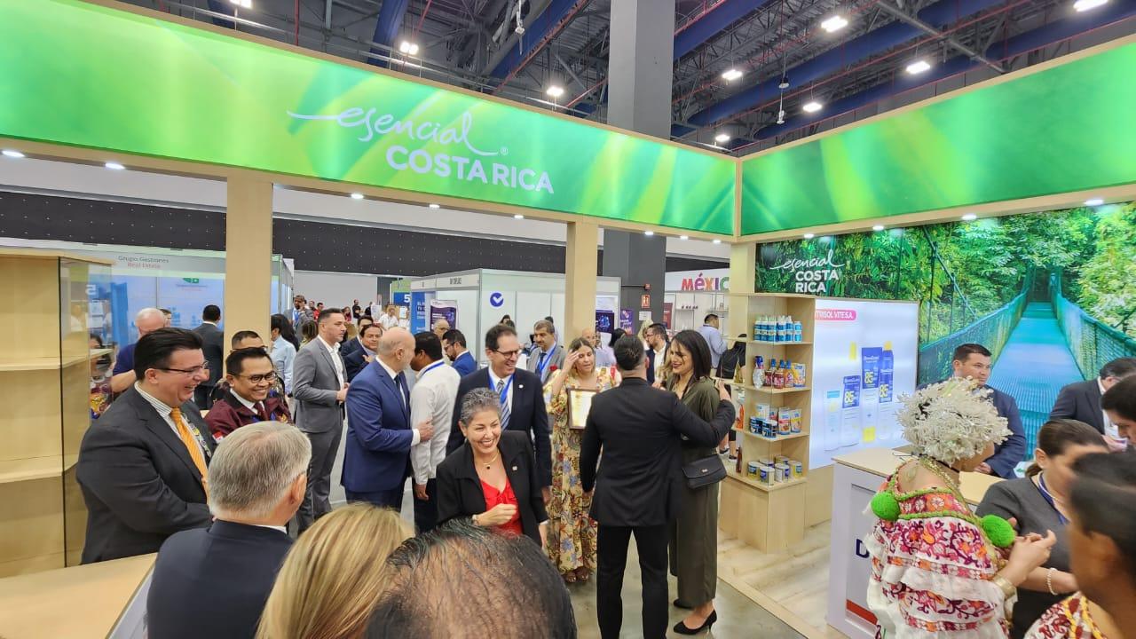 Costa Rica promociona su oferta de alimentos, industria y servicios en Expocomer 2023