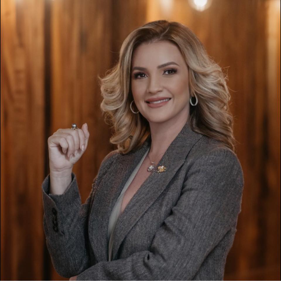 Silvia Castro es reelecta presidente de AMCHAM