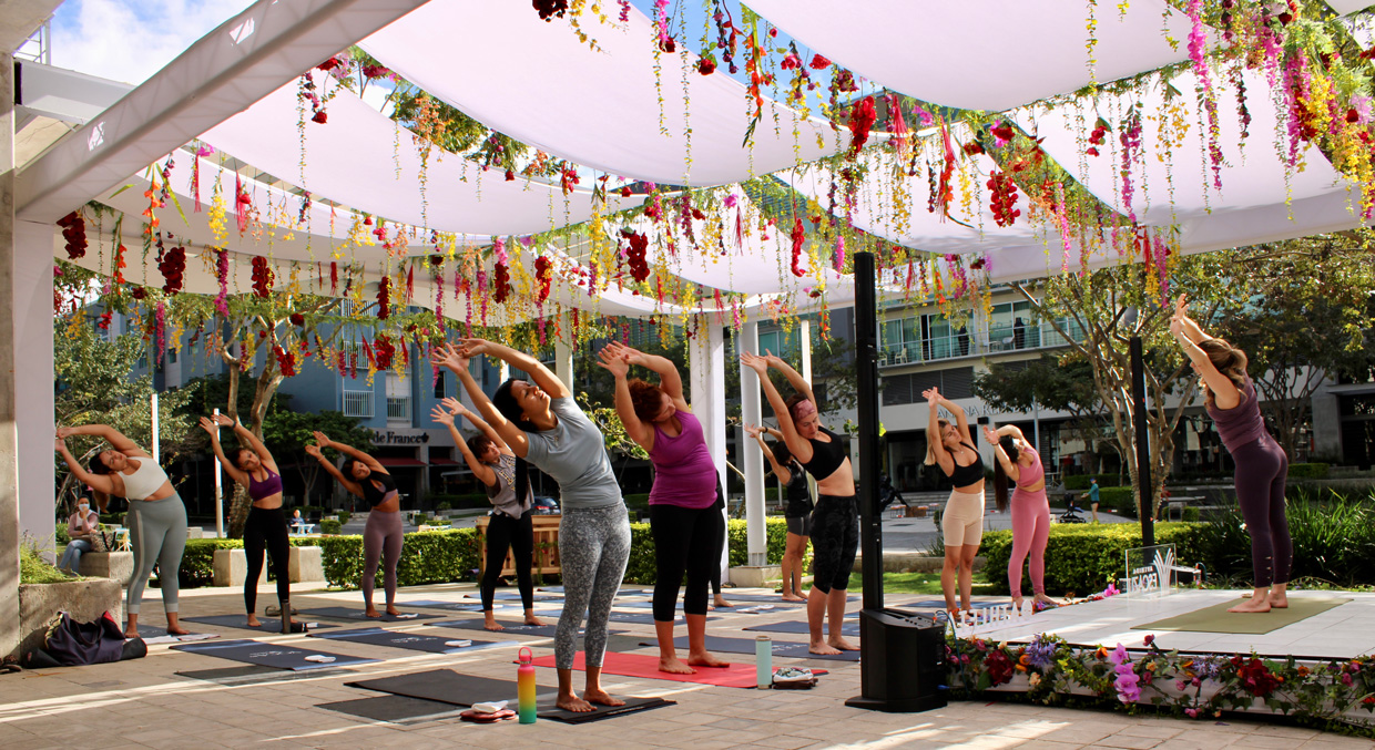 Disfrute de un fin de semana de paz y armonía en el “Flow Market” y el Festival de Yoga de Avenida Escazú