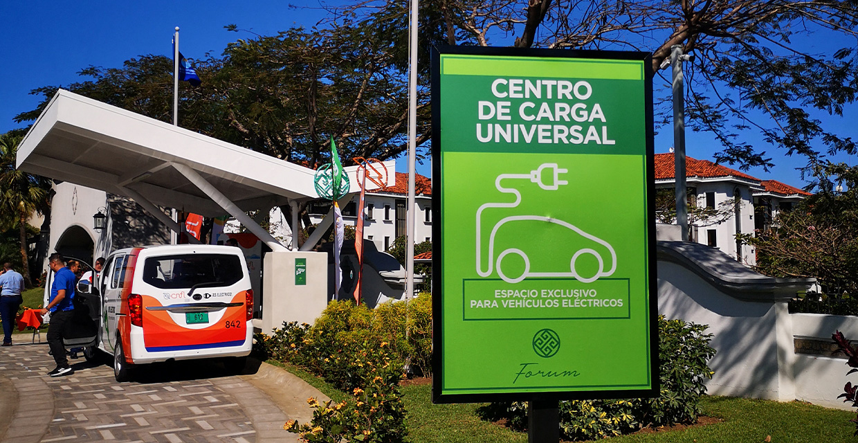 Forum 1 y CNFL inauguran primer centro de carga universal para vehículos eléctricos en Costa Rica