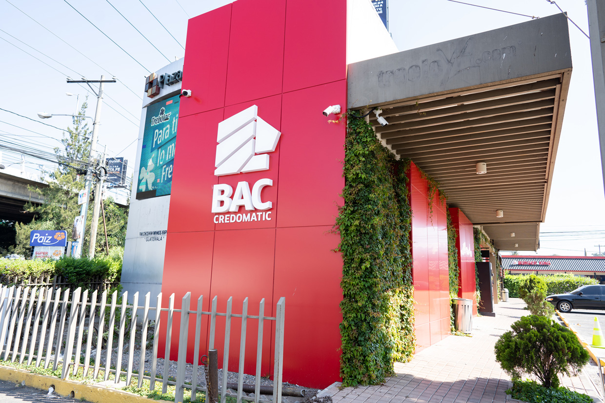 BAC el mejor banco de la región para profesionales jóvenes