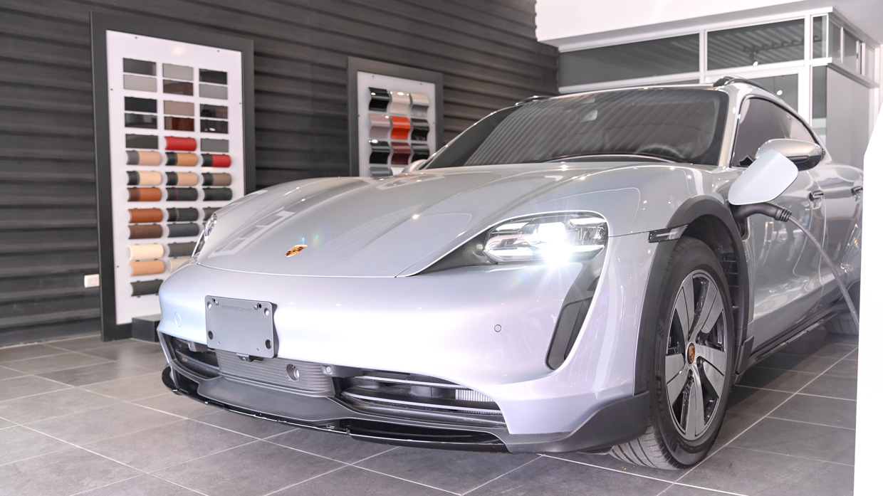 Porsche Costa Rica celebra 25 años presentando el Taycan Cross Turismo
