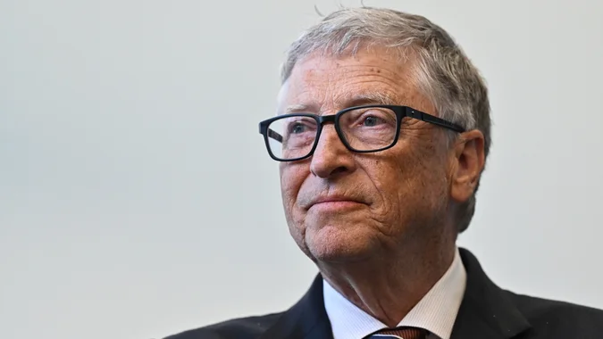Bill Gates inspira a los graduados a valorar el descanso y el equilibrio
