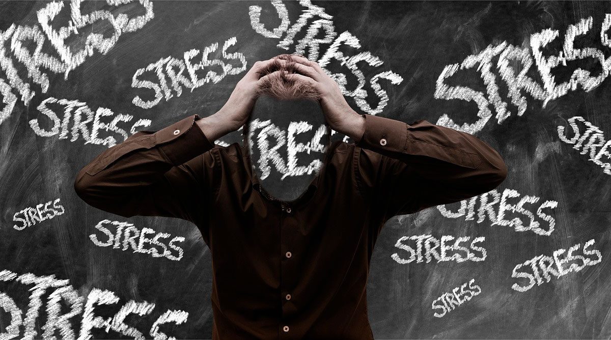 El estrés puede enfermar y causar desde insomnio hasta aumento de la presión arterial