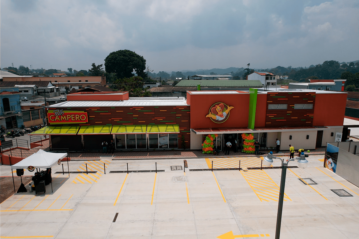 Plaza Magdalena de la bienvenida a Pollo Campero
