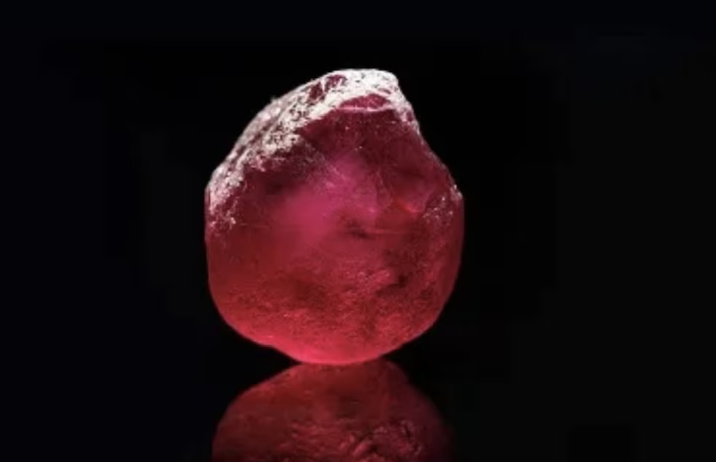 Un rubí se vende en Nueva York por un precio récord de US$34,8 millones