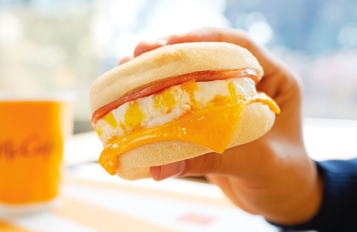 Arcos Dorados utiliza 100%  huevos de gallinas libres de jaula en el menú de McDonald’s Costa Rica