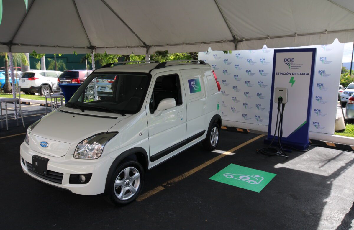 BCIE inicia su transición de vehículos a flota eléctrica