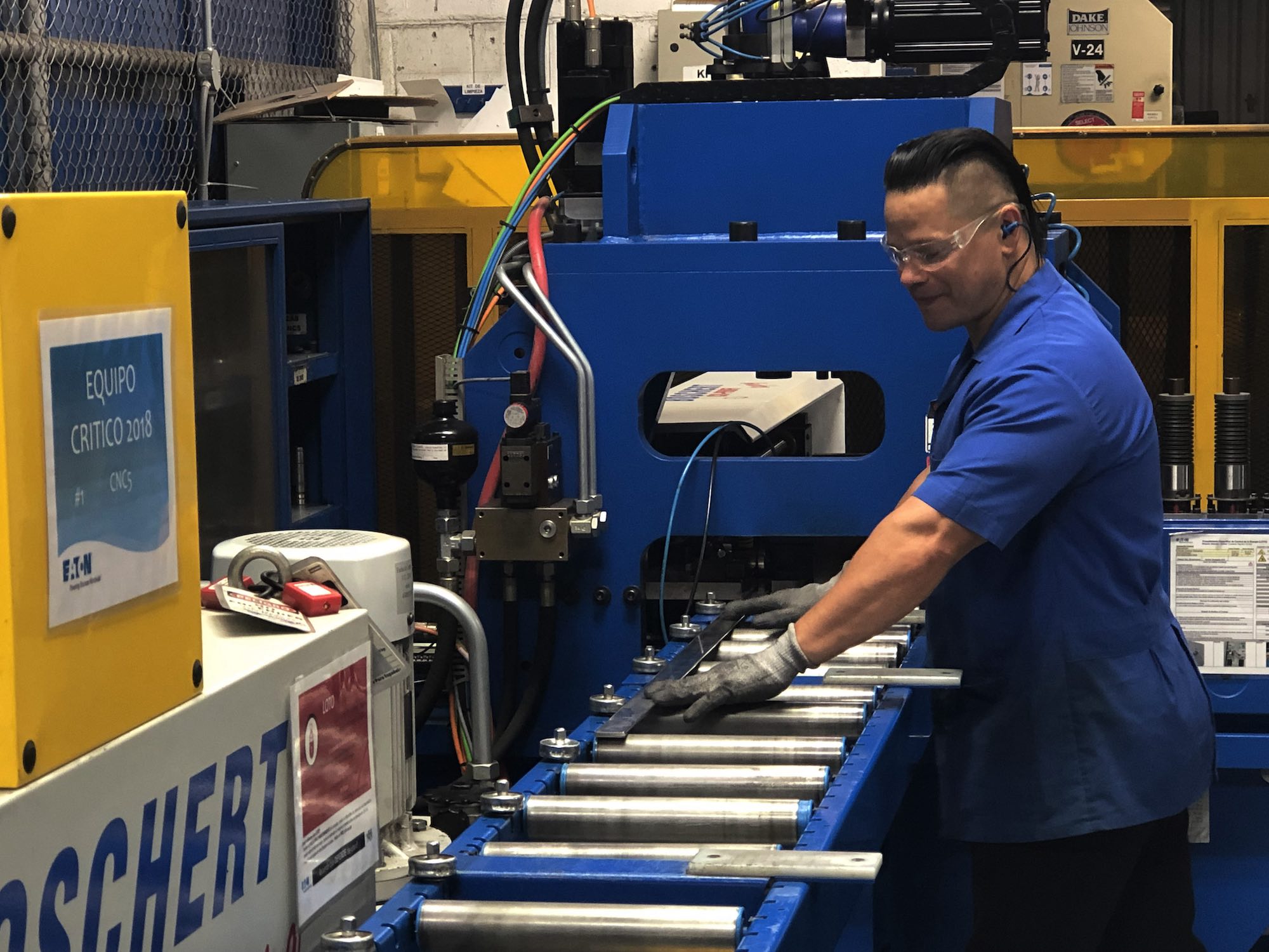 Generación de empleo para la mano de obra poco calificada reta a Costa Rica