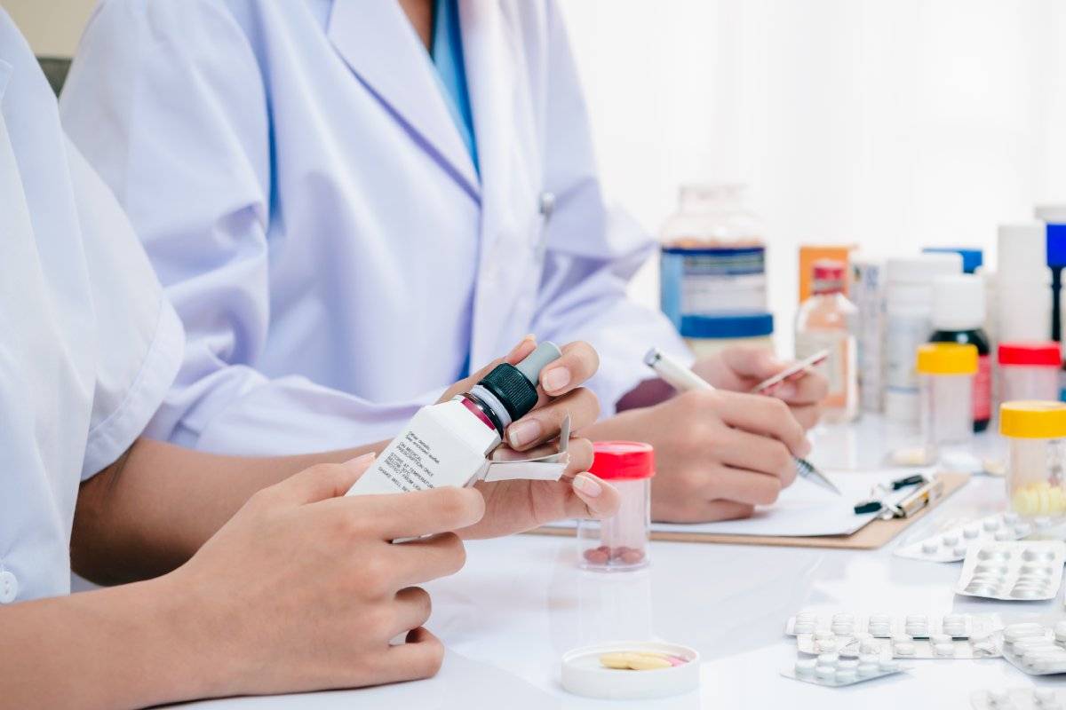 Colegio de Farmacéuticos insta al uso responsable de medicamentos durante la romería