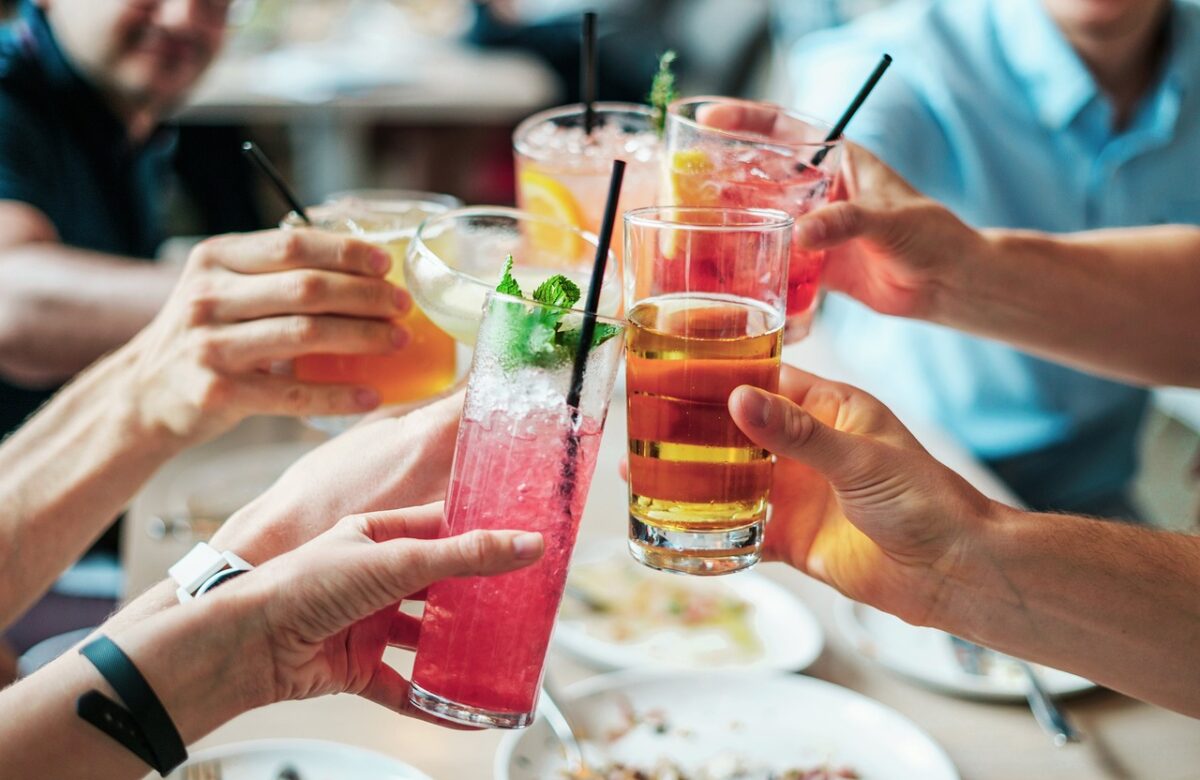 Una sola bebida alcohólica al día puede elevar la tensión arterial, según un estudio
