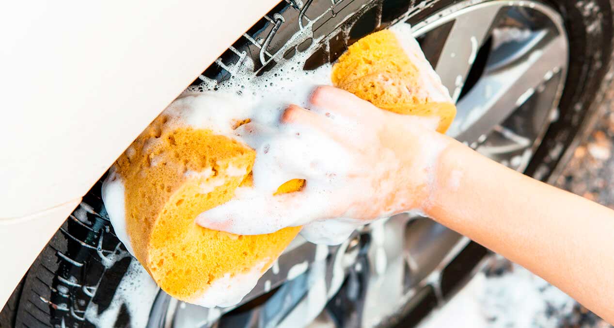 Consejos para limpiar correctamente los neumáticos de su auto