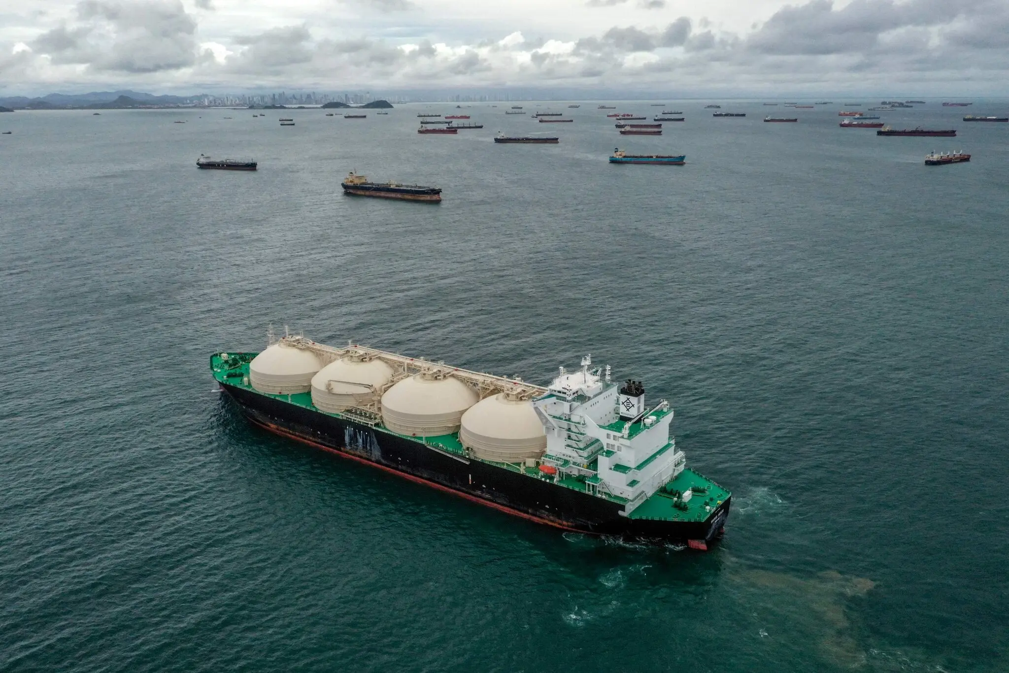 El canal de Panamá, vital para el comercio mundial, en riesgo por la sequía