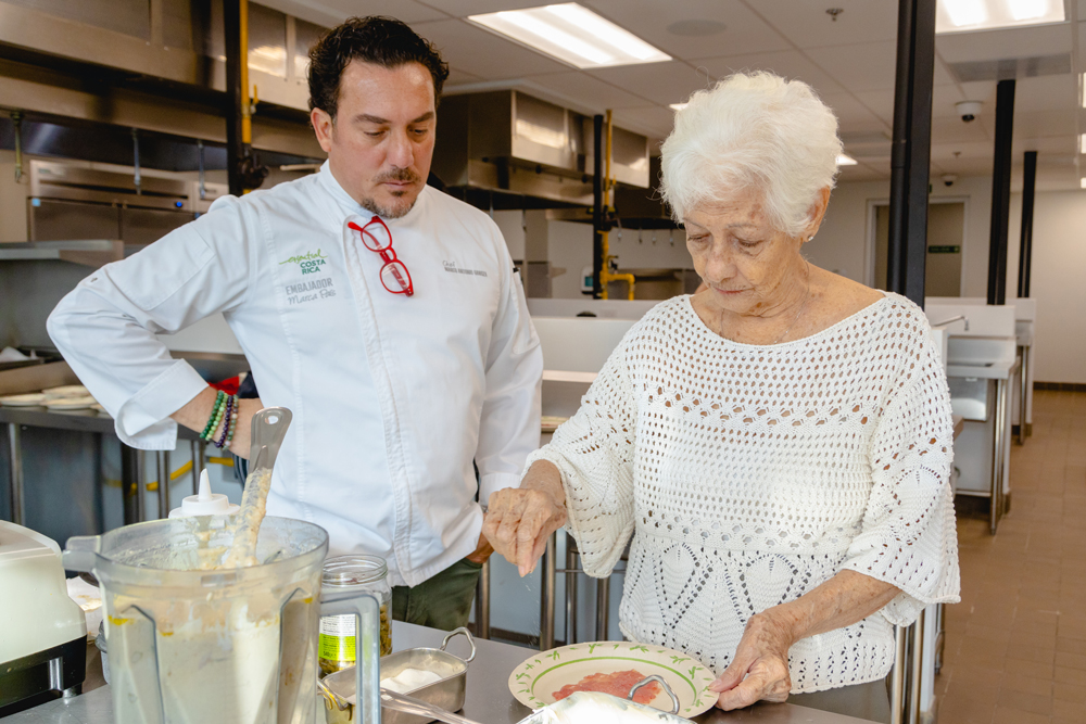 Exitoso evento de clases de cocina para adultos mayores impulsa la participación activa y el empoderamiento laboral
