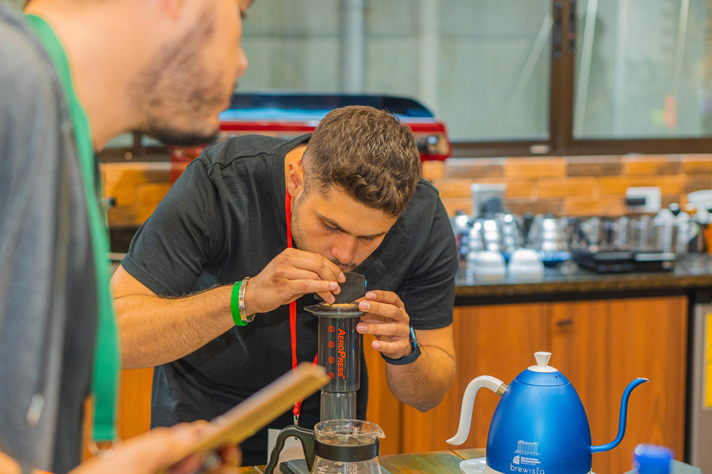 Seleccionados los 9 finalistas que buscan preparar la mejor taza de café en el primer Campeonato Nacional de Aeropress en Costa Rica