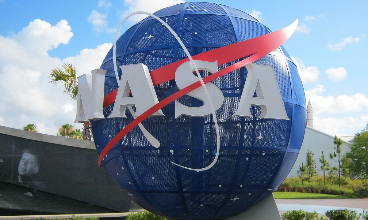 Qué tecnología usa la NASA para comunicarse en el espacio profundo