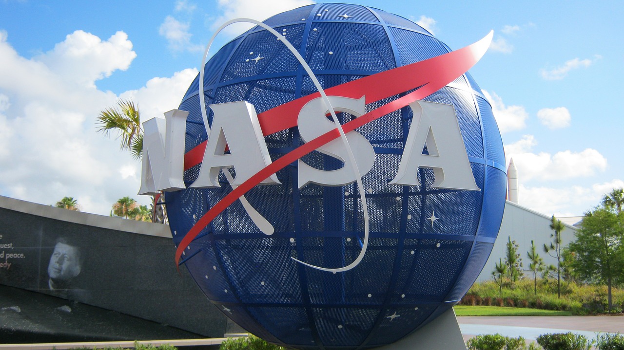 Qué tecnología usa la NASA para comunicarse en el espacio profundo