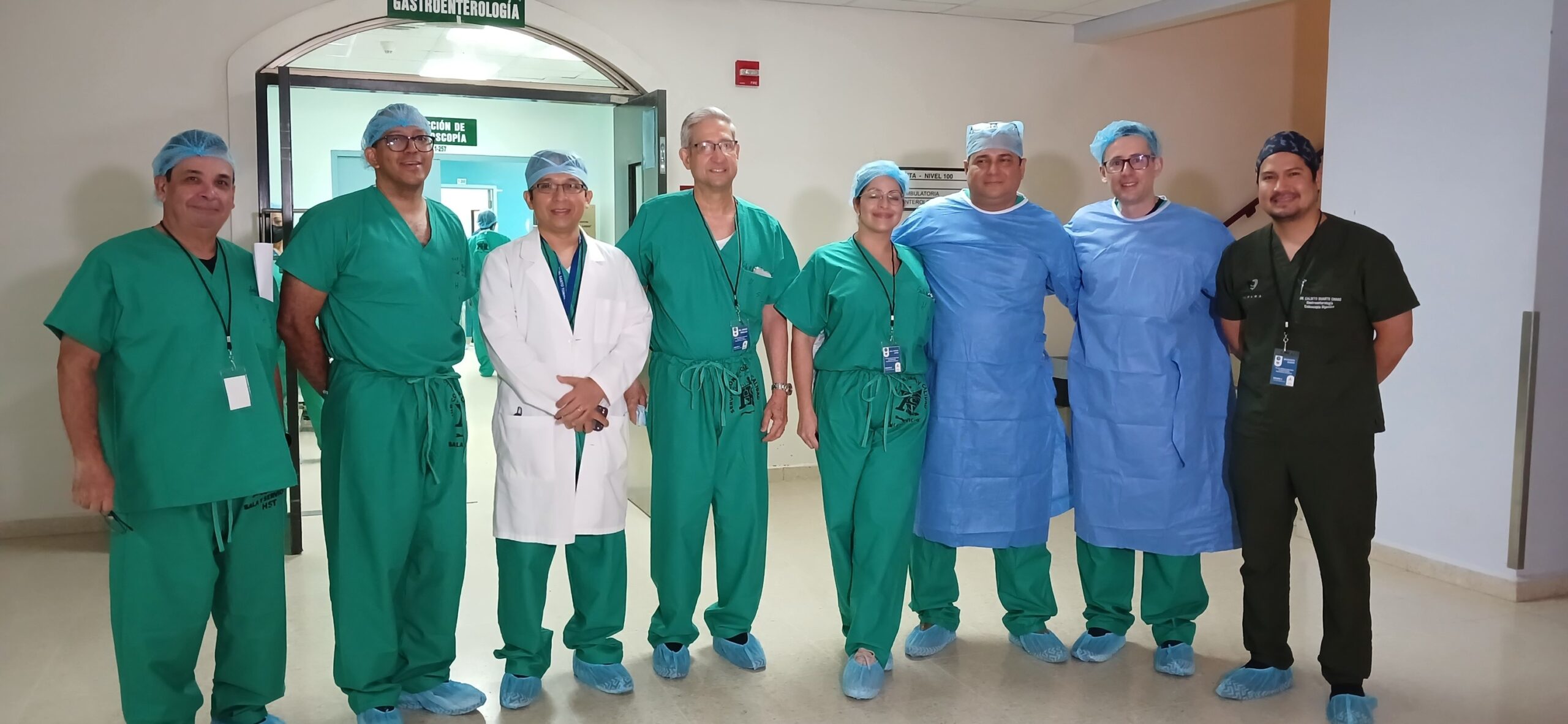 Médico costarricense supervisó procedimiento que se realiza por primera vez en un hospital público en Panamá, para tratar enfermedad del esófago
