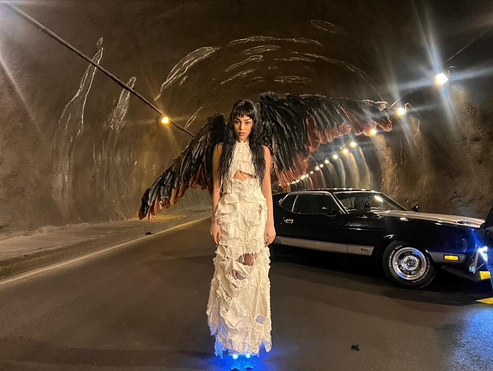 Danna Paola viste diseño costarricense en su nuevo video musical