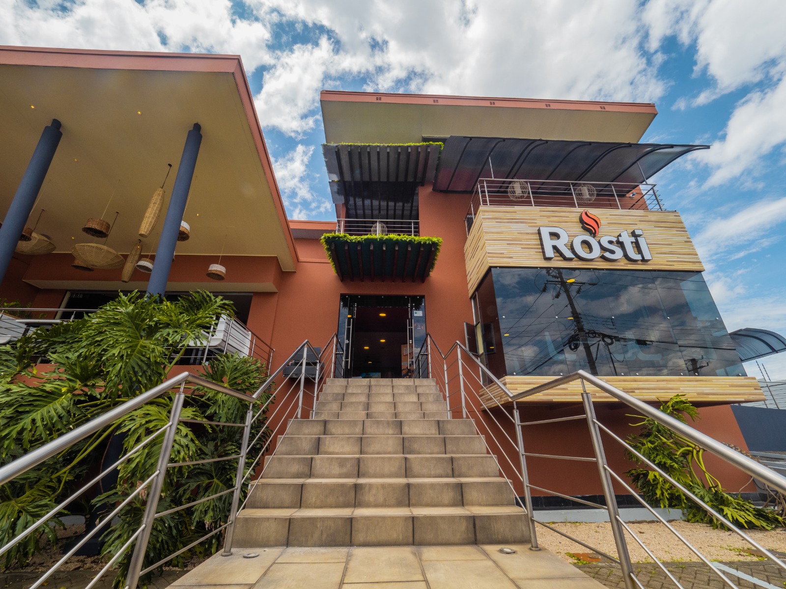 Rosti expande sus operaciones en Costa Rica con dos nuevos restaurantes